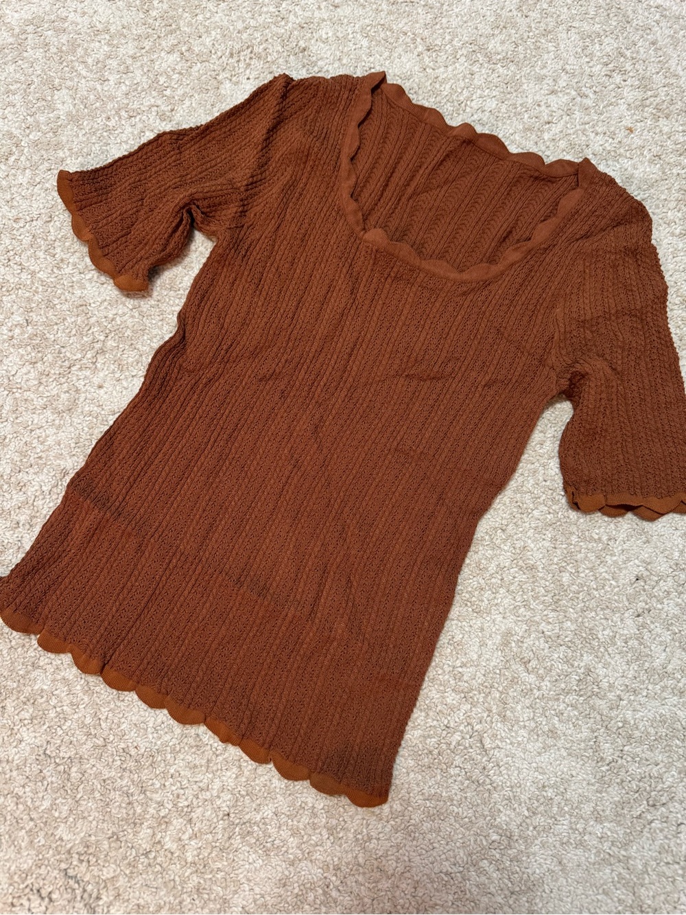 Rust Scalloped Edge Knit Top(size s/m)